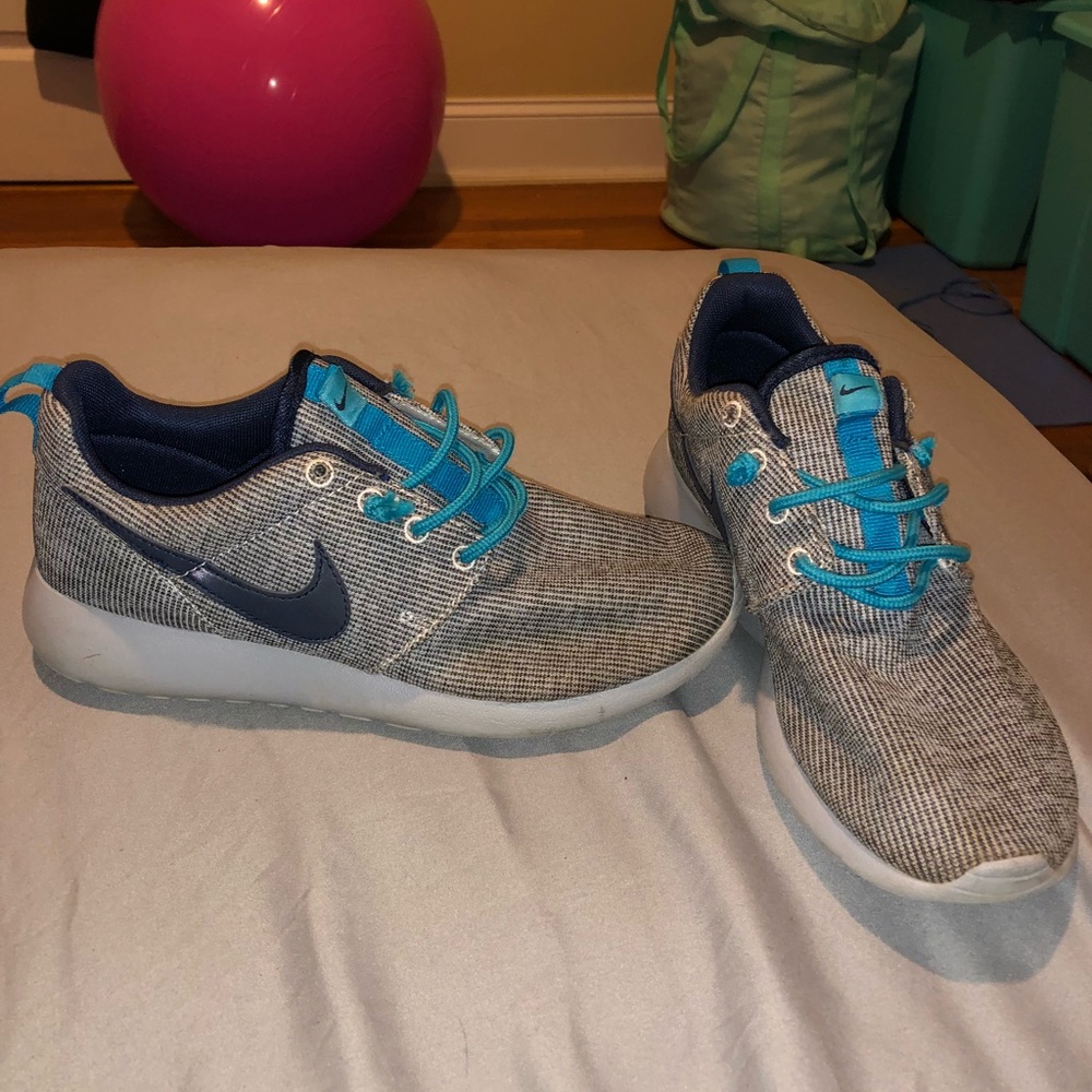 Nike Roshe Run Sneakers